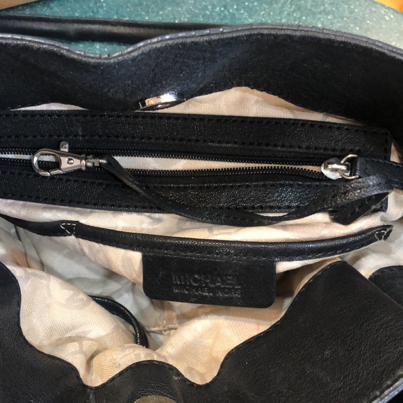 💙Michael Kors Lock Black Chain Tote  Bag! Please see description! Leather Bag! - Picture 13 of 14